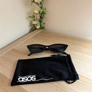 Skinny Cat Eye Black Fashion Sunglasses with Bag